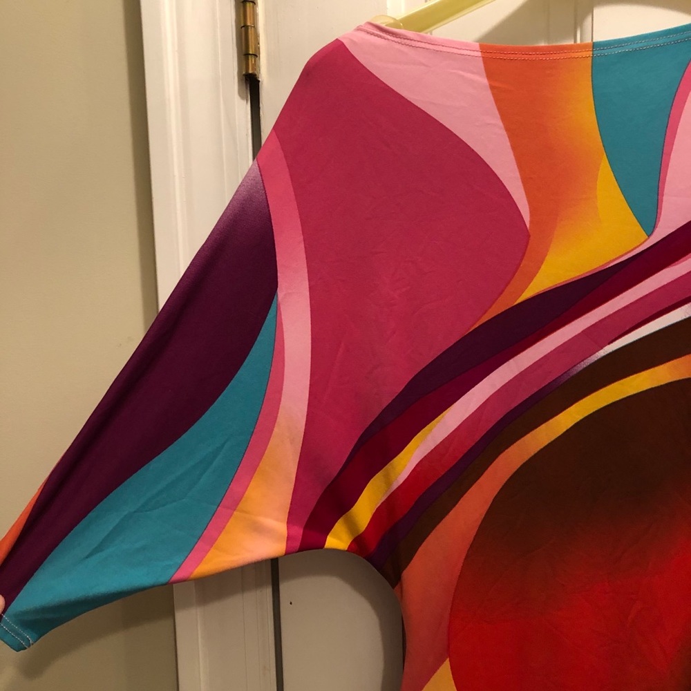 Freshine Abstract Tunic - Picture 2 of 11